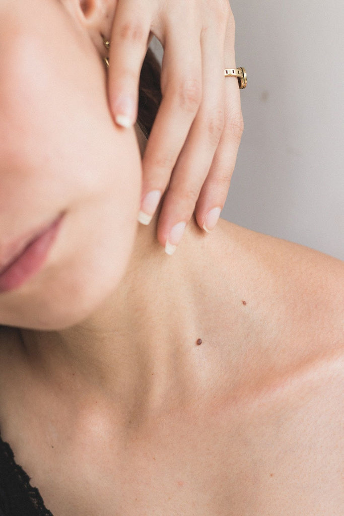 ALL ABOUT THE NECK